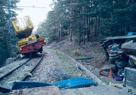 Ocho heridos tras quedarse sin frenos una vagoneta y chocar contra un castillete en Navacerrada