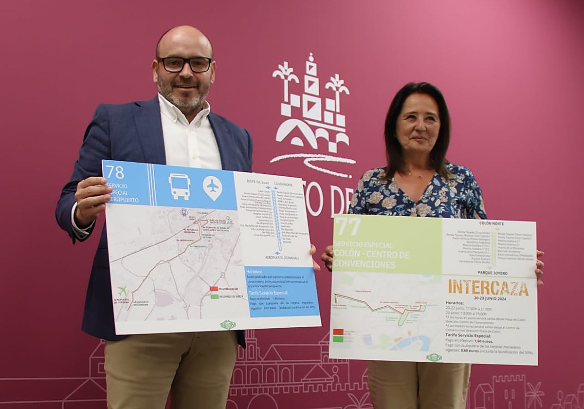 Bernardo Jordano junto a la gerente de Aucorsa, Ana Tamayo, con las nuevas líneas