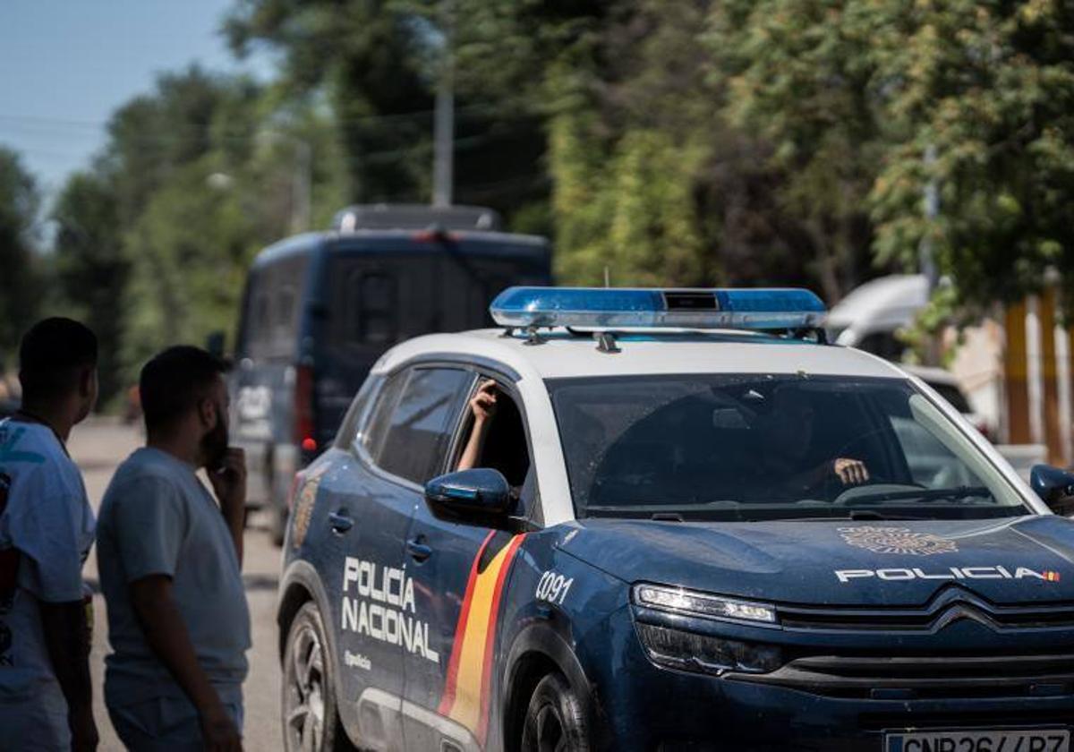 Vehículo de la Policía Nacional, de patrulla