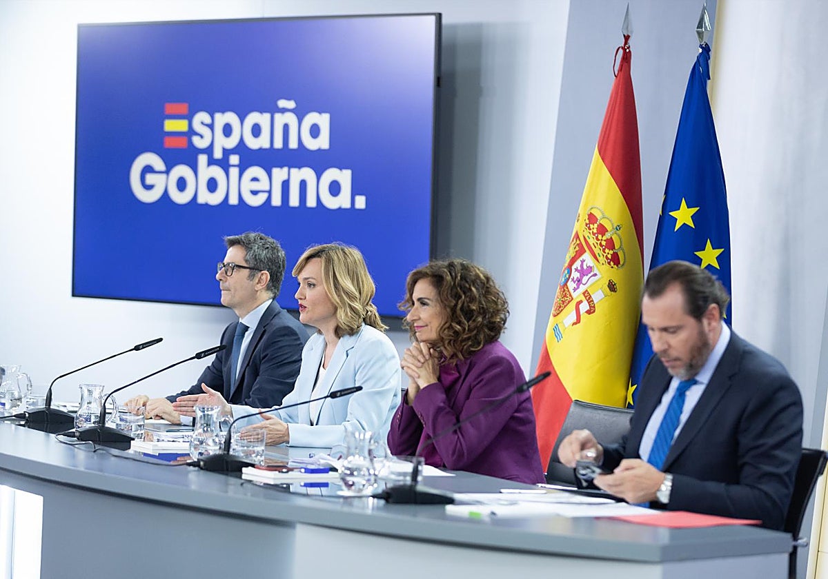 Félix Bolaños, Pilar Alegría, María Jesús Montero y Óscar Puente, durante la rueda de prensa posterior al Consejo de Ministros de este martes