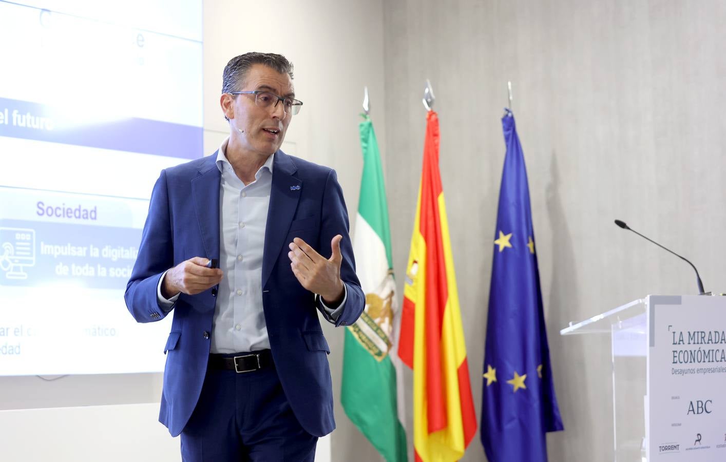 Fotos: el director Territorial Sur de Telefónica en La Mirada Económica de ABC Córdoba