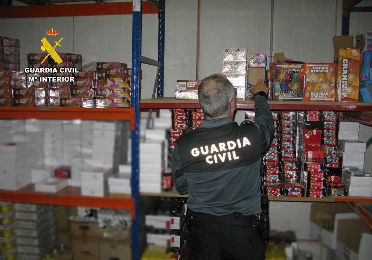 Imagen de una de las inspecciones realizadas por la Guardia Civil