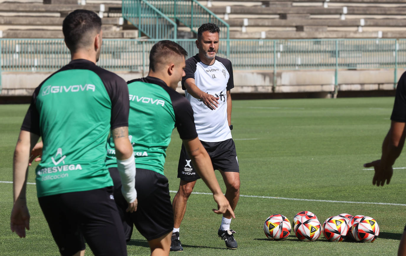 Fotos: el Córdoba CF prepara uno de los partidos de la temporada