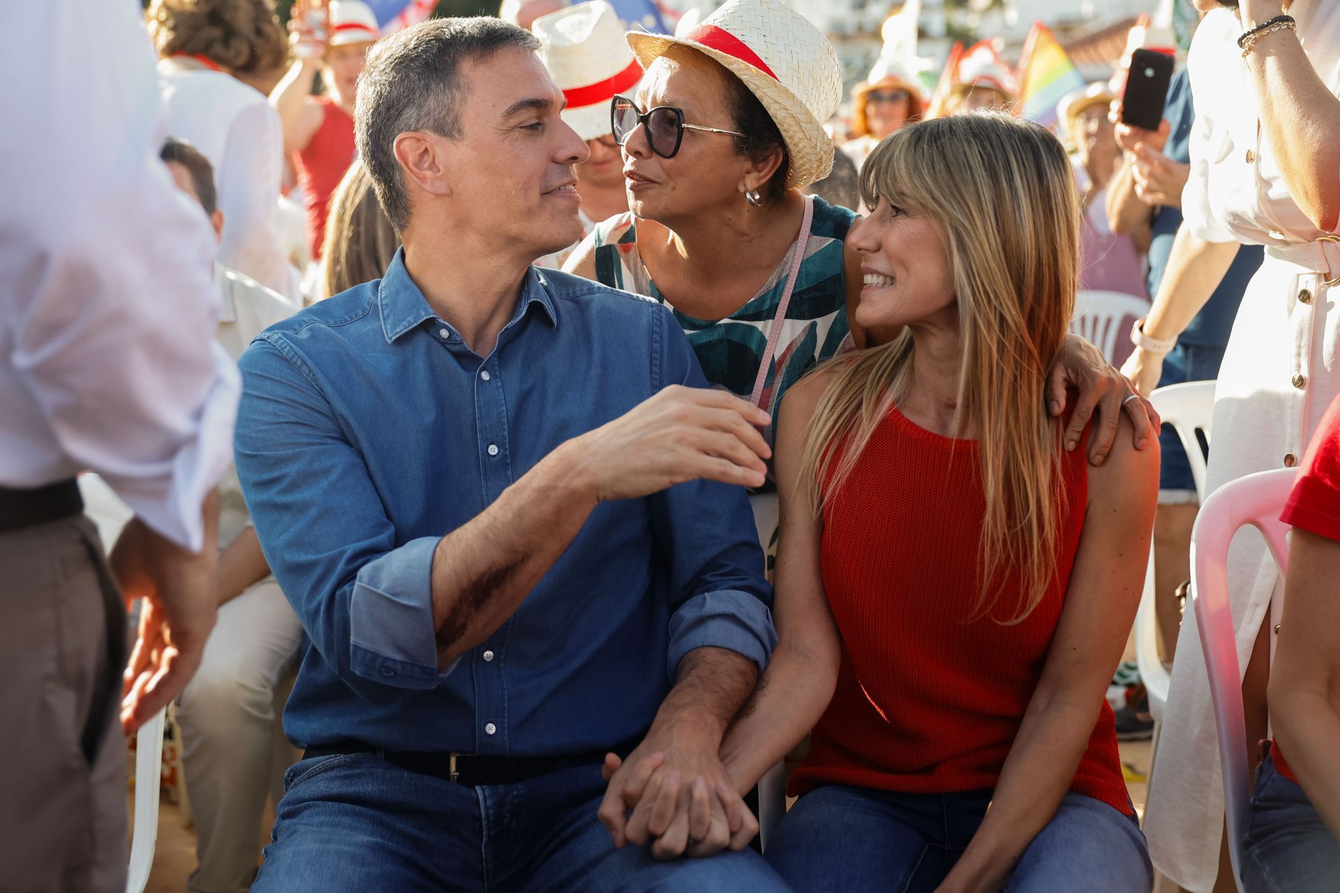 El presidente del Gobierno, Pedro Sánchez, con su mujer, Begoña Gómez, en Benalmádena