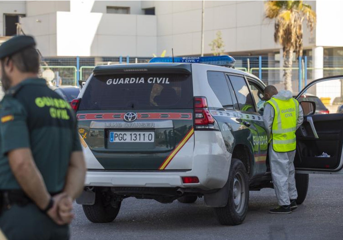 Dispositivo desplegado por la Guardia Civil durante una investigación.