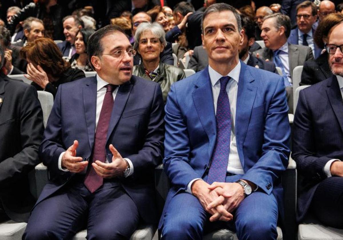 Yturriaga, Arias, Perinat y hasta 15 exdiplomáticos españoles firman un comunicado en rechazo a la política exterior de Sánchez: «No ha estado a la altura»