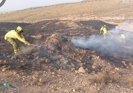 El incendio de Níjar está controlado tras afectar a 1.800 hectáreas de superficie de espartales