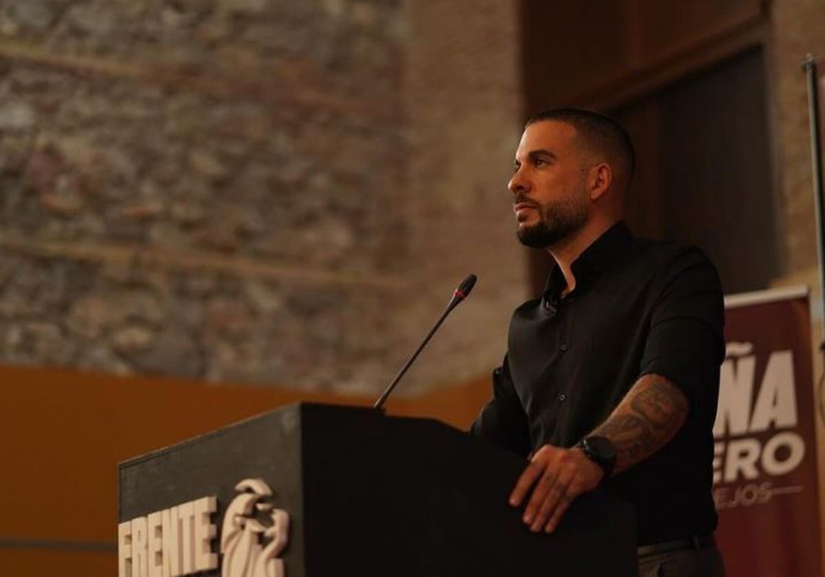 El líder de Frente Obrero, Roberto Vaquero, durante un mítin en Valencia
