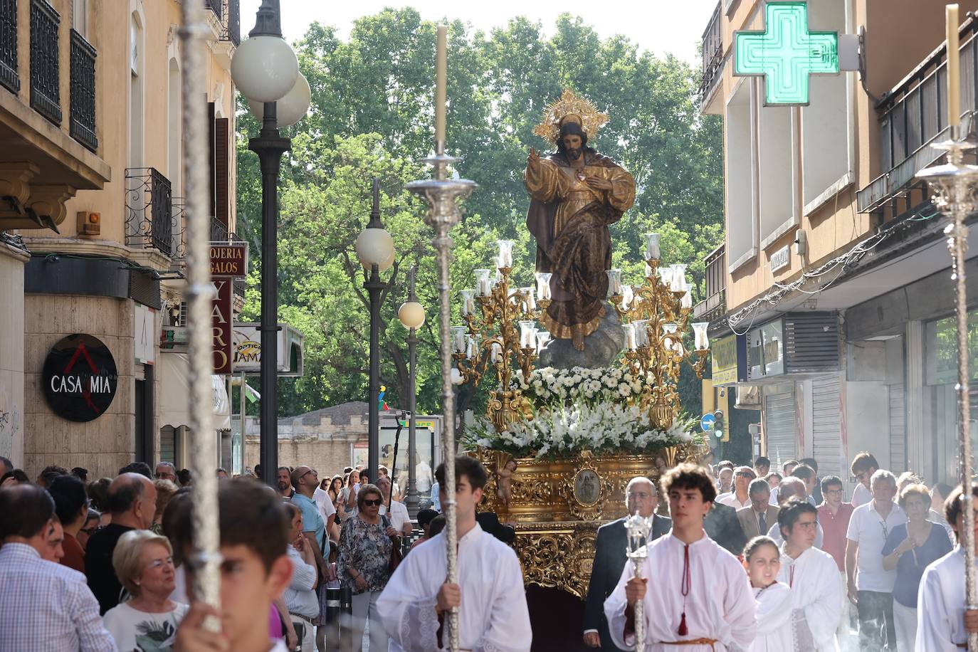 Fotos: la solemne procesión del Sagrado Corazón de Jesús en Córdoba
