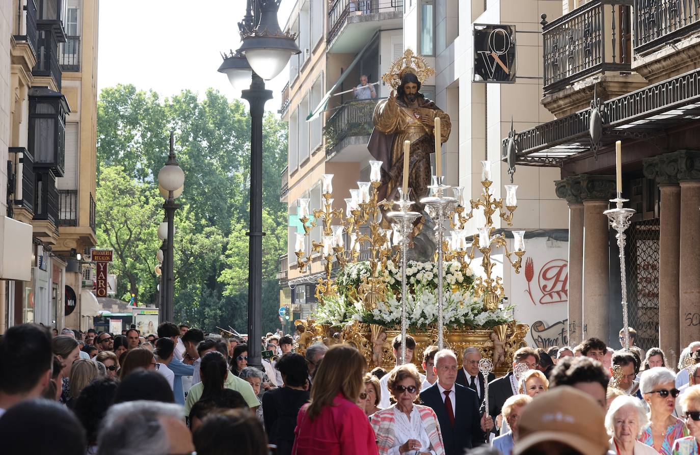 Fotos: la solemne procesión del Sagrado Corazón de Jesús en Córdoba