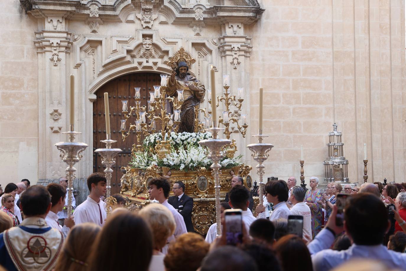 Fotos: la solemne procesión del Sagrado Corazón de Jesús en Córdoba