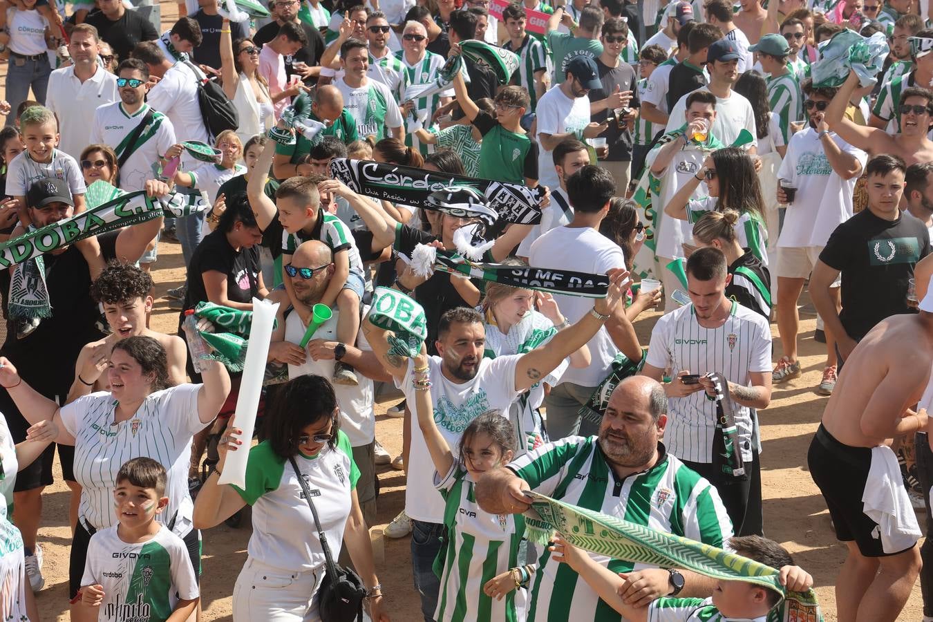 El ambiente del Córdoba-Ponferradina, en imágenes