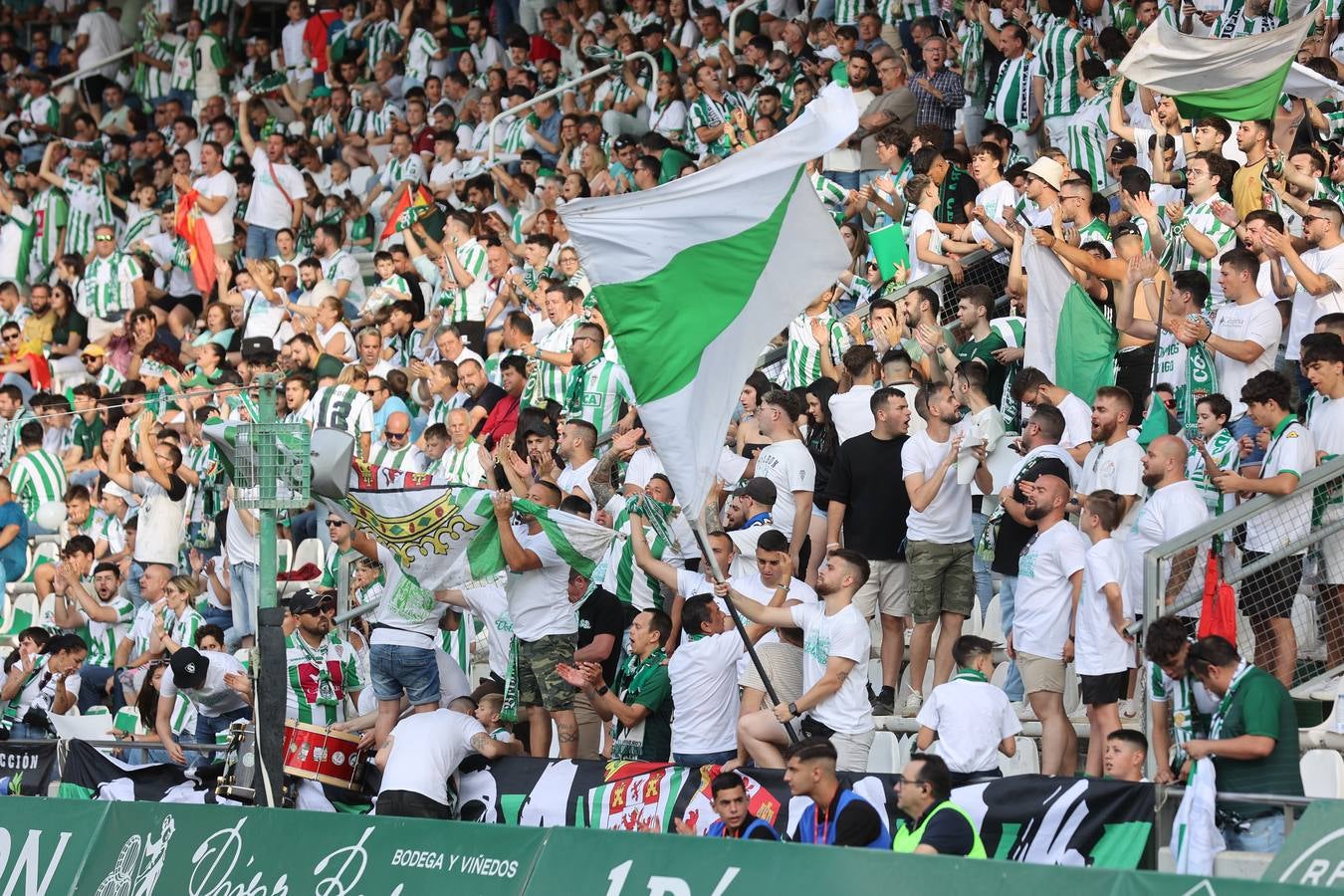 El ambiente del Córdoba-Ponferradina, en imágenes