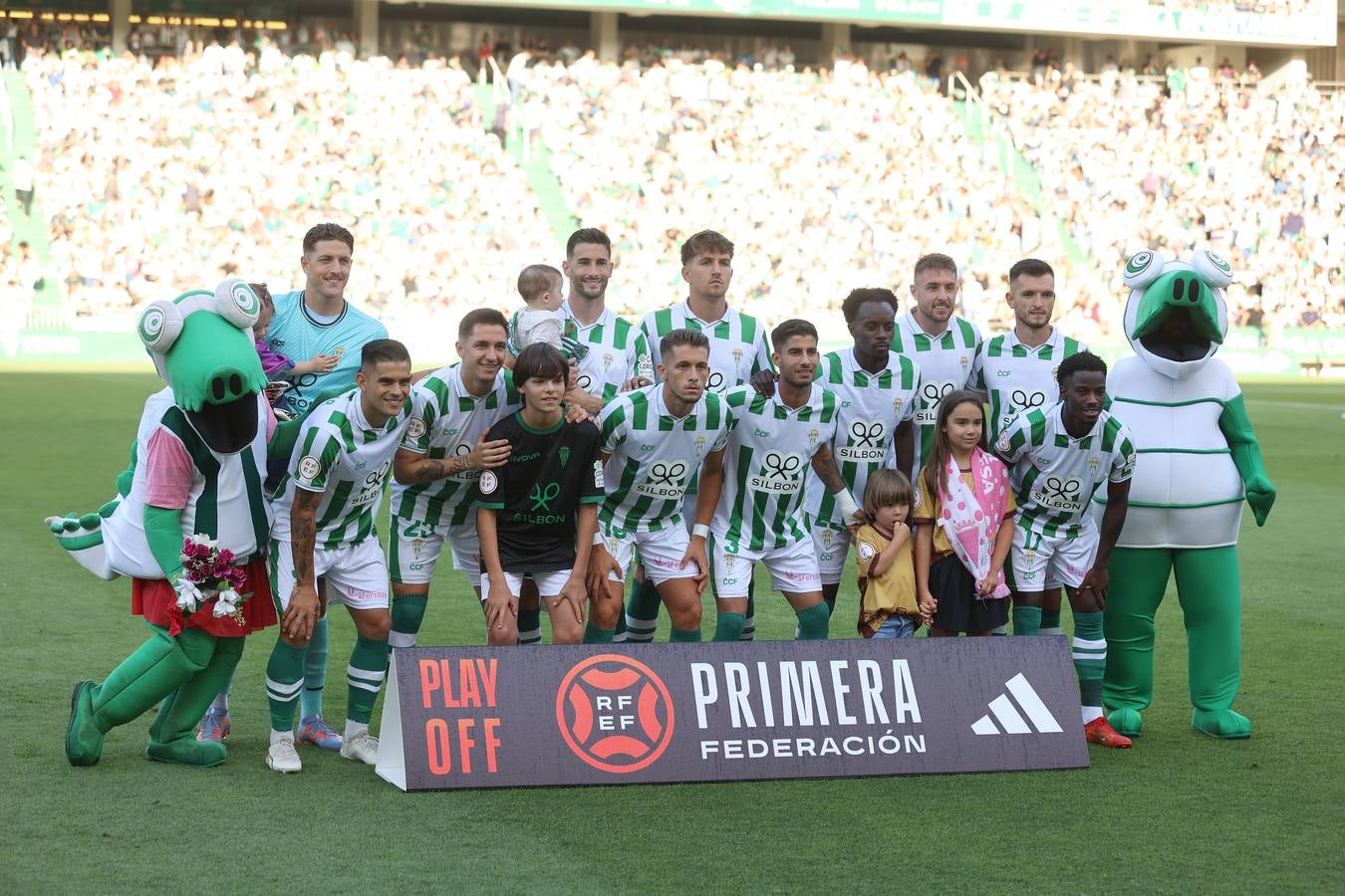 El ambiente del Córdoba-Ponferradina, en imágenes