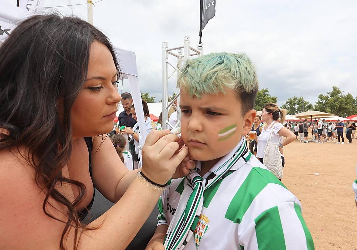 Fotos: las mejores imágenes del ambiente en la Fan Zone del Córdoba CF