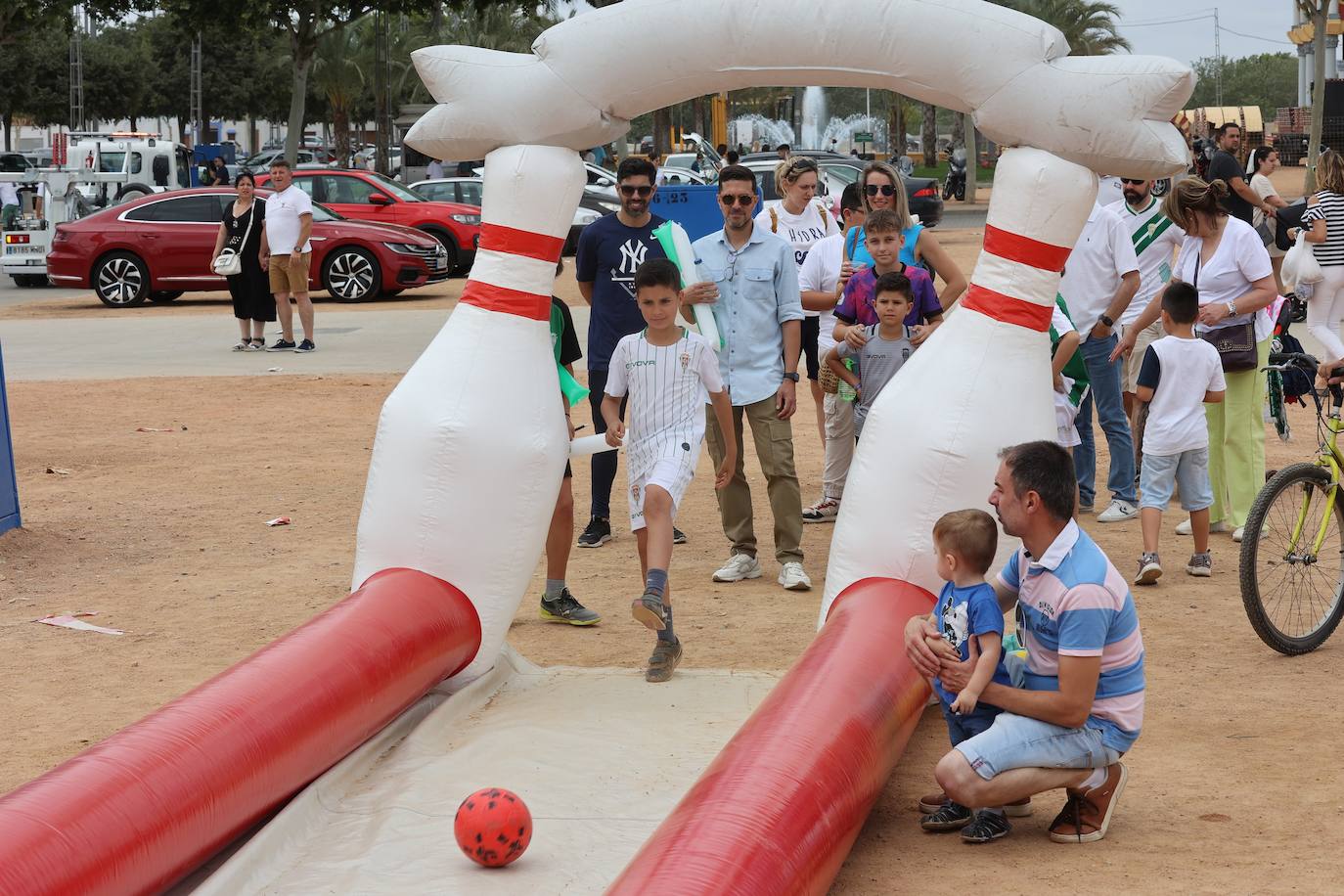 Fotos: las mejores imágenes del ambiente en la Fan Zone del Córdoba CF