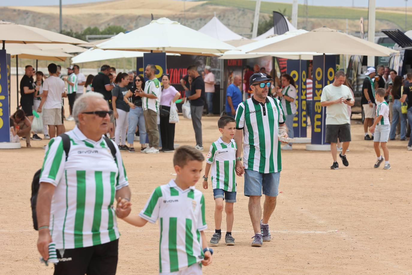 Fotos: las mejores imágenes del ambiente en la Fan Zone del Córdoba CF