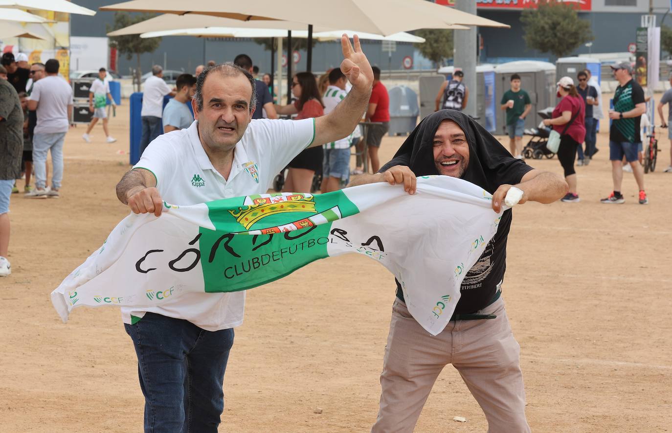 Fotos: las mejores imágenes del ambiente en la Fan Zone del Córdoba CF