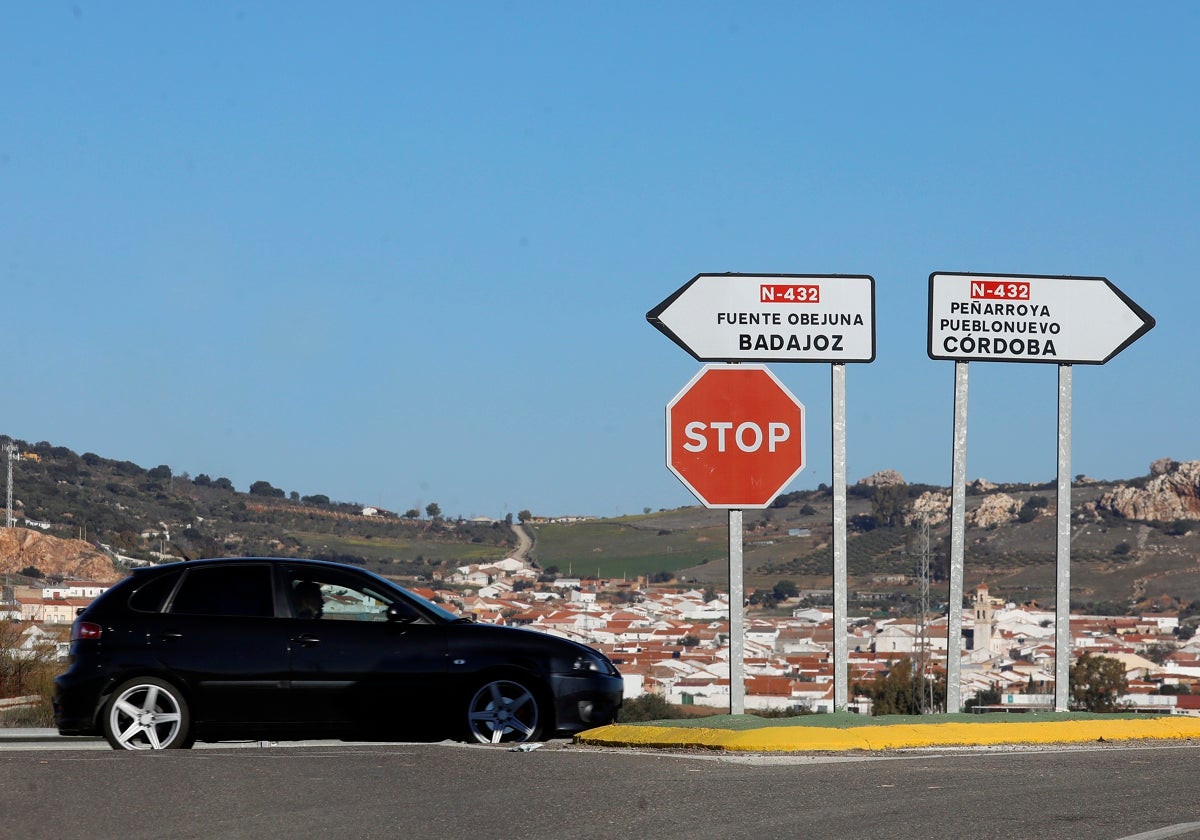 Cartel de entrada a Fuente Obejuna desde la N-432