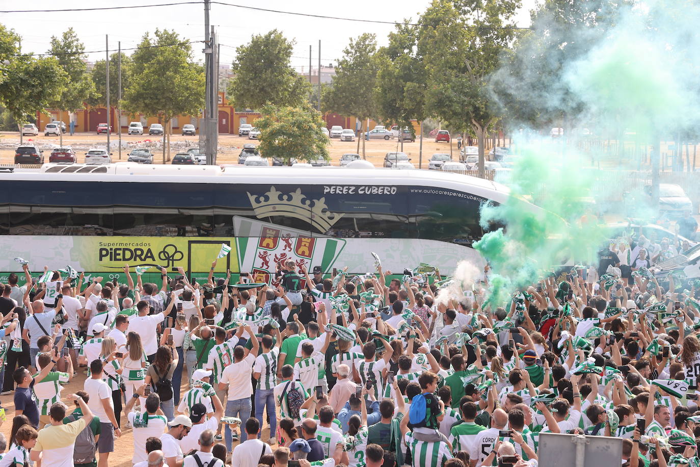 Fotos: el impresionante recibimiento de la afición al Córdoba