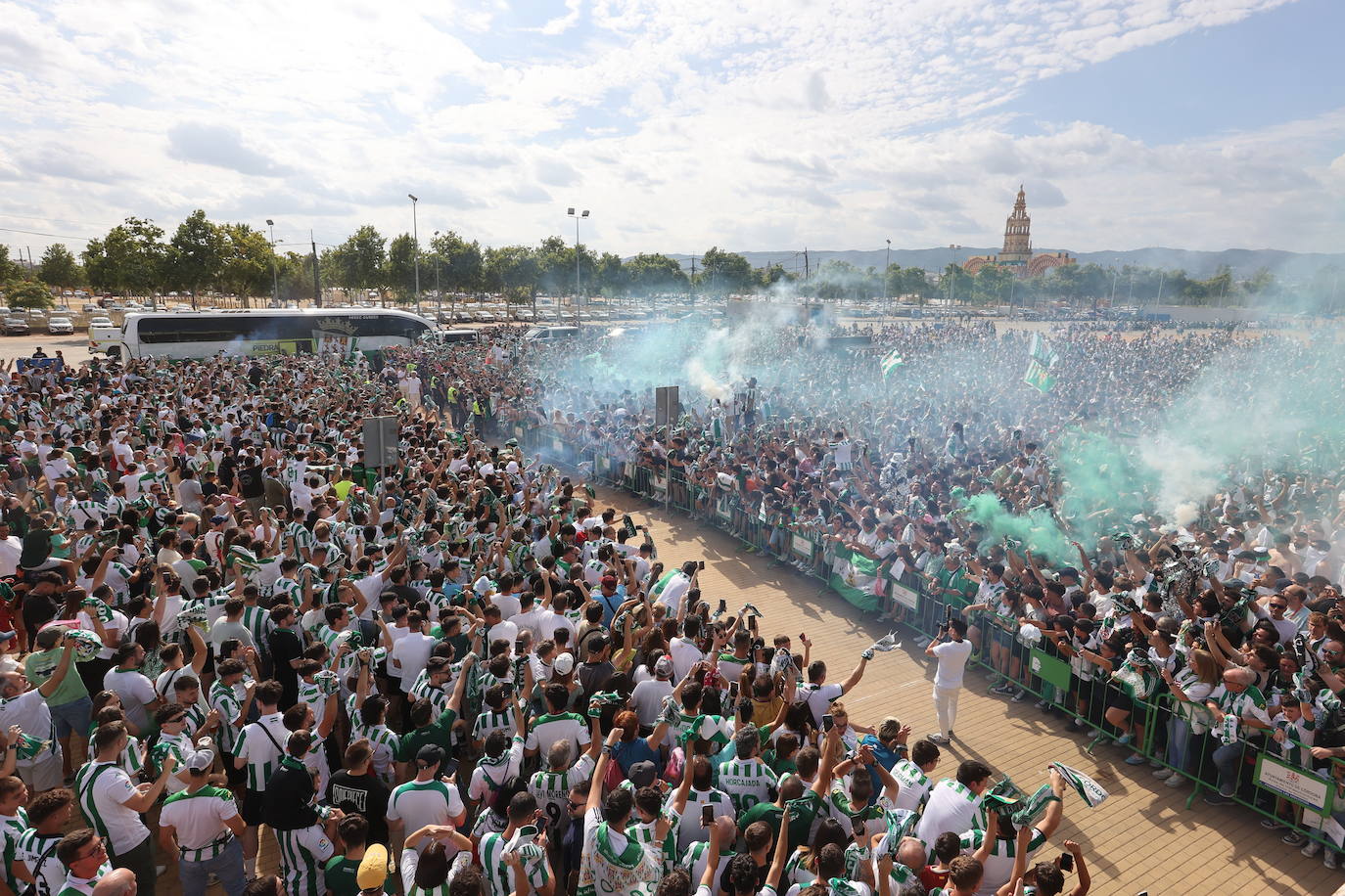 Fotos: el impresionante recibimiento de la afición al Córdoba
