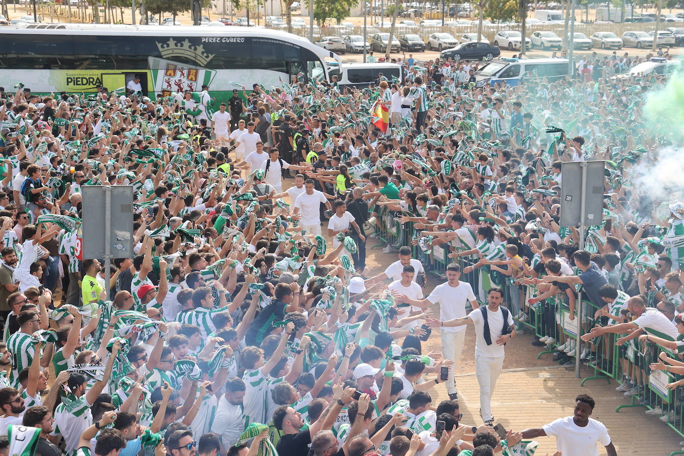 Fotos: el impresionante recibimiento de la afición al Córdoba