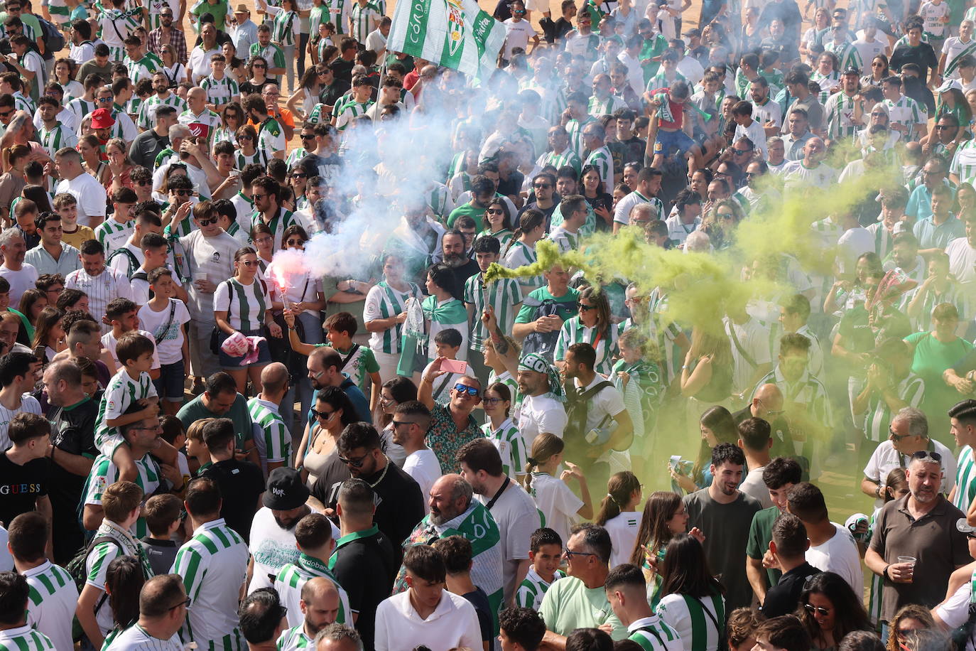 Fotos: el impresionante recibimiento de la afición al Córdoba