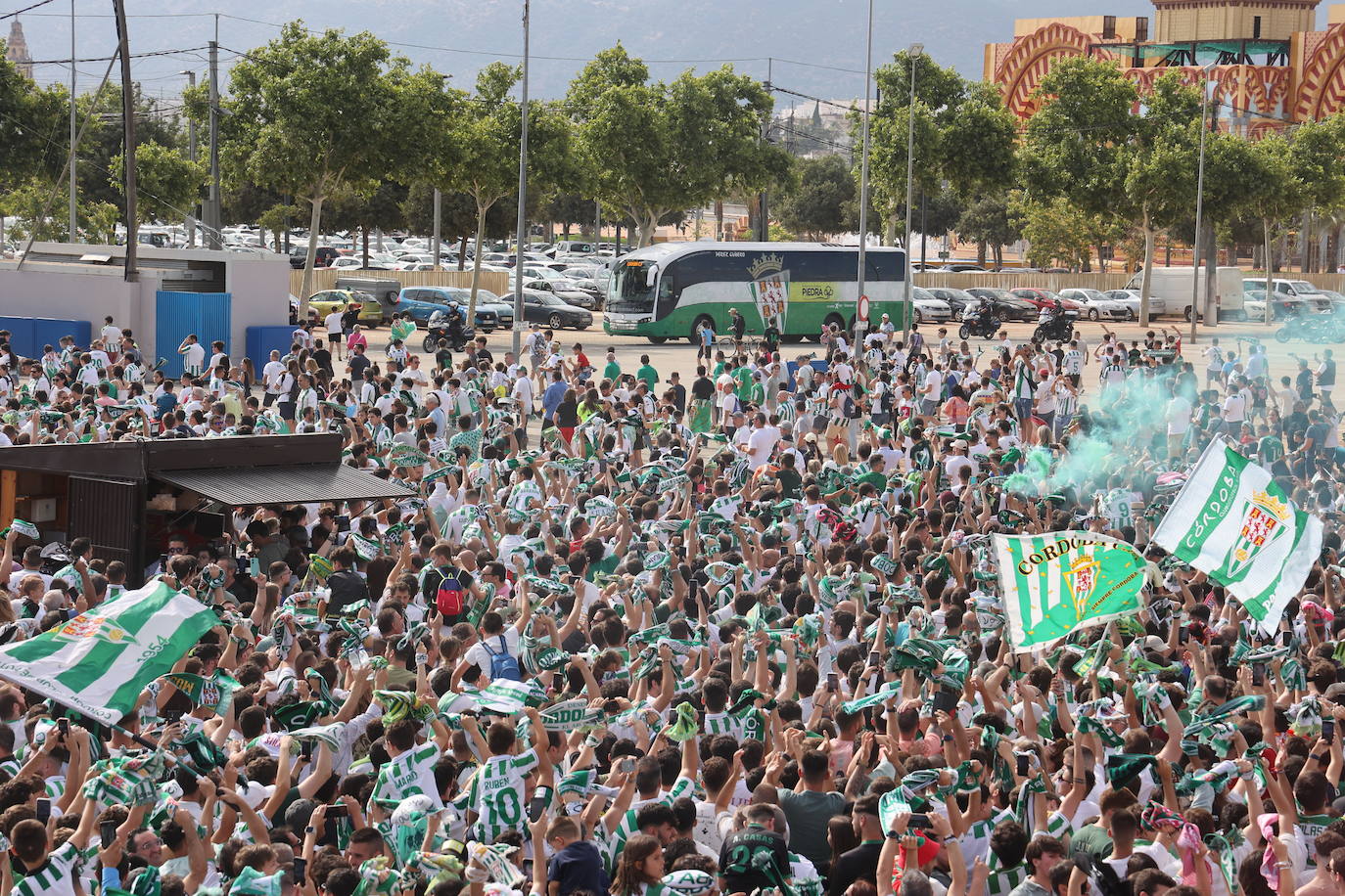Fotos: el impresionante recibimiento de la afición al Córdoba