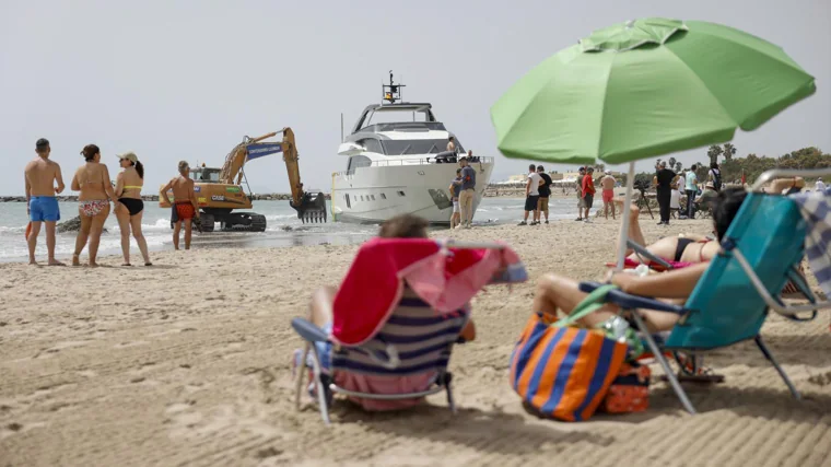 El barco ha atraído esta semana la atención de curiosos y turistas.