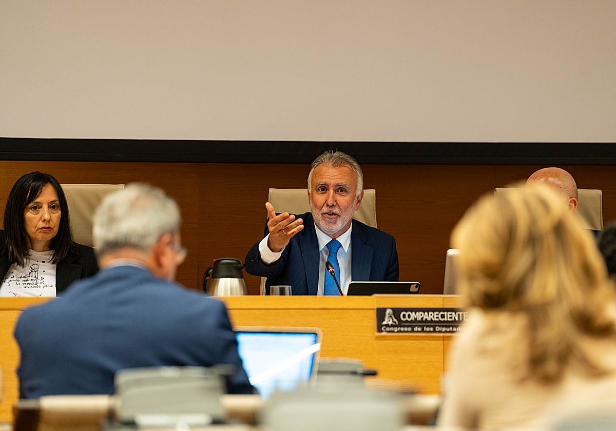 El ministro de Política Territorial y Memoria Democrática, Ángel Víctor Torres, en la comisión de investigación del Congreso por la compra de mascarillas durante la pandemia del Covid-19