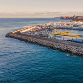 Una mujer, herida al caer desde la escala de un ferry de pasajeros en Gran Canaria