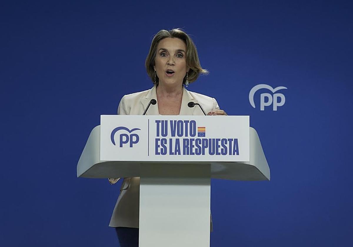 La secretaria general del PP, Cuca Gamarra, comparece durante seguimiento de la jornada electoral de elecciones europeas, en la sede del PP