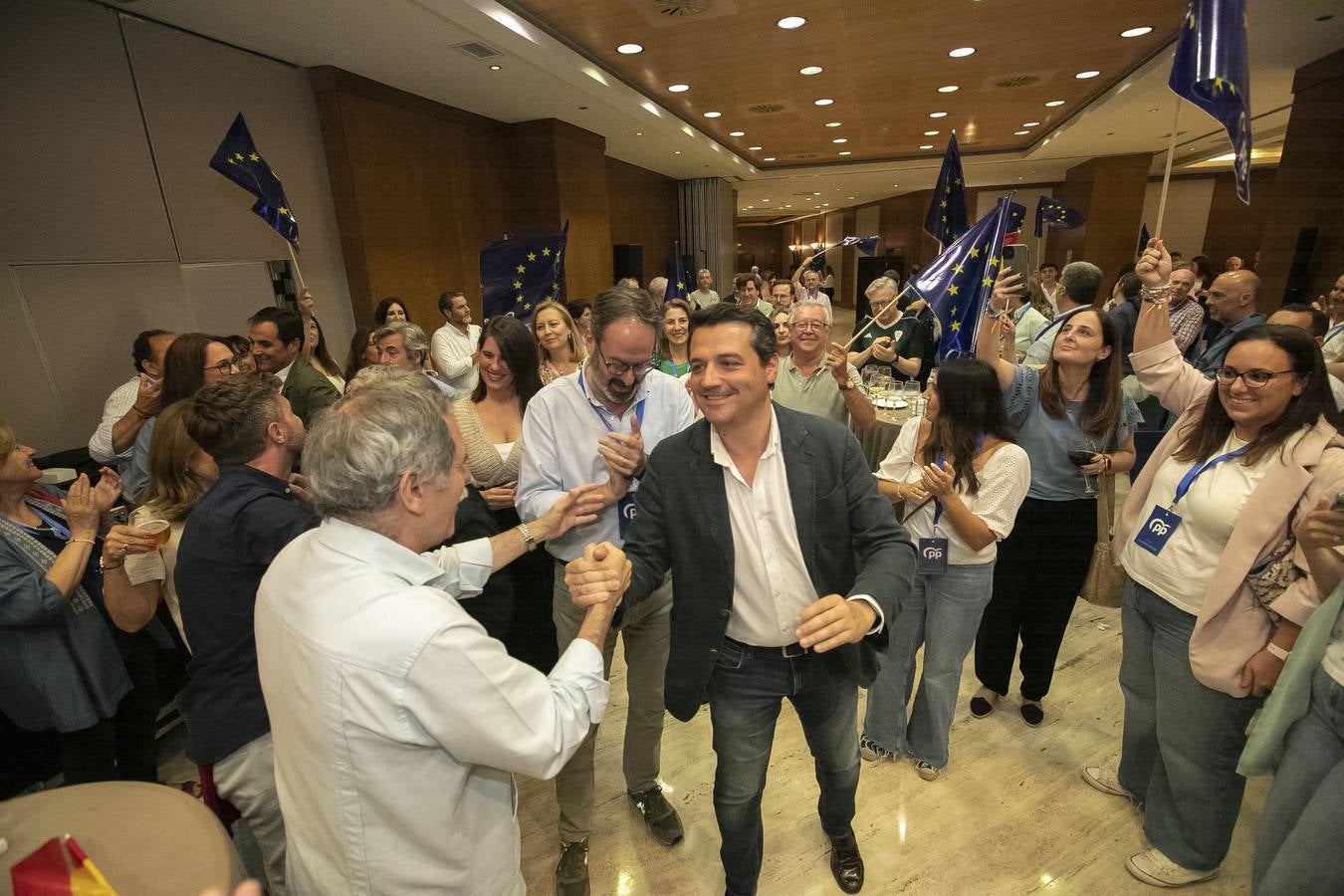 Las imágenes de la celebración del PP por su victoria en Córdoba