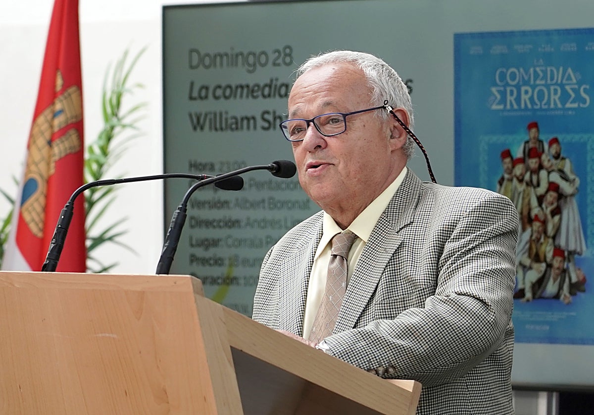 El consejero de Cultura, Gonzalo Santonja, en la presentación del certamen de teatro 'Olmedo Clásico'