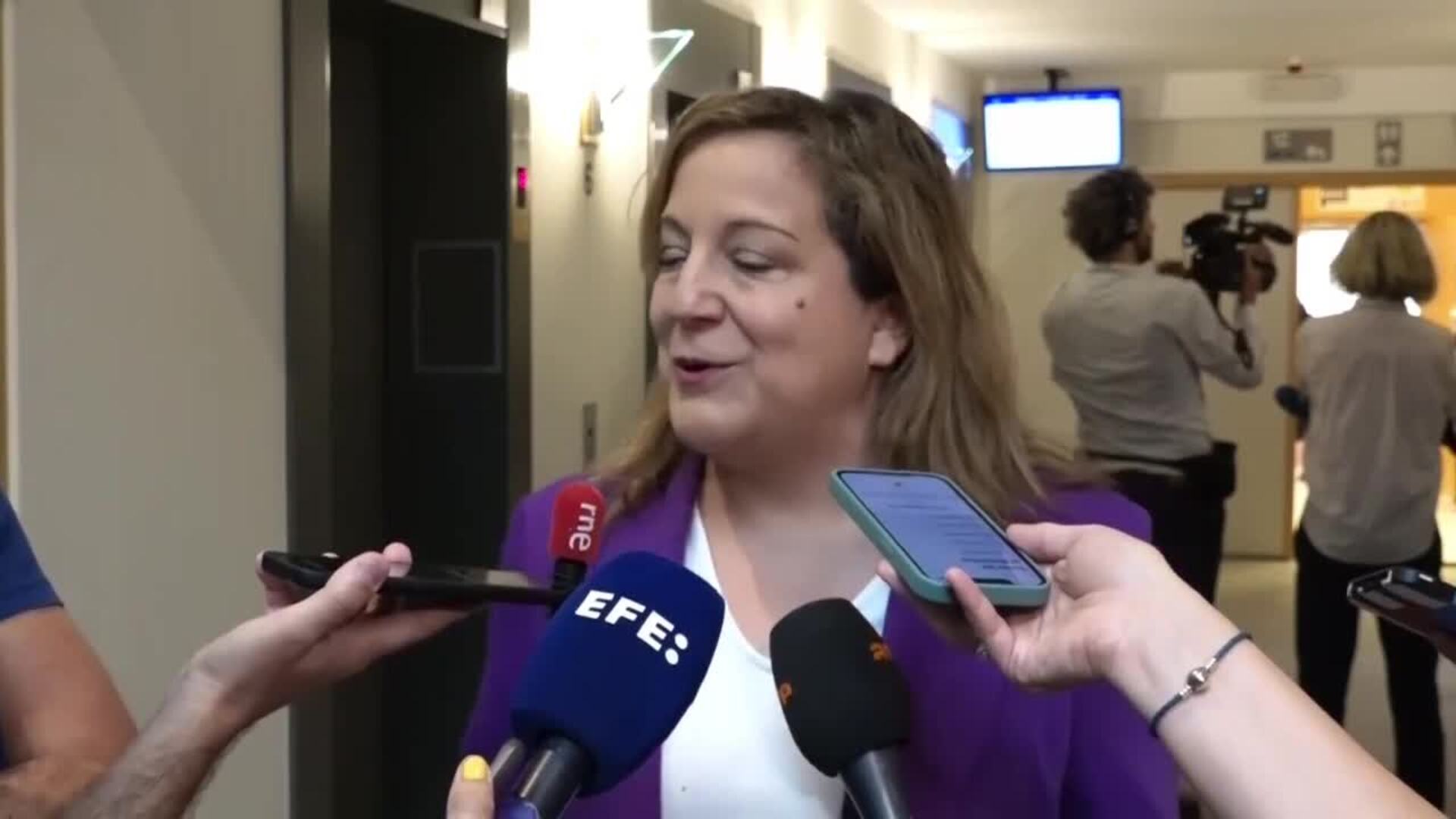 La eurodiputada socialista Iratxe García comparece ante los medios tras la reunión con Metsola