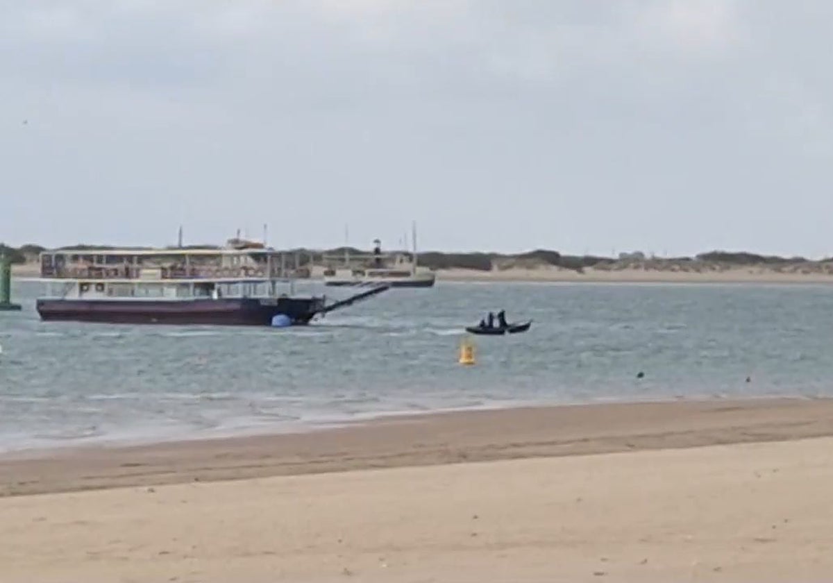 Imagen del intertcambio de tripulación a plena luz del día