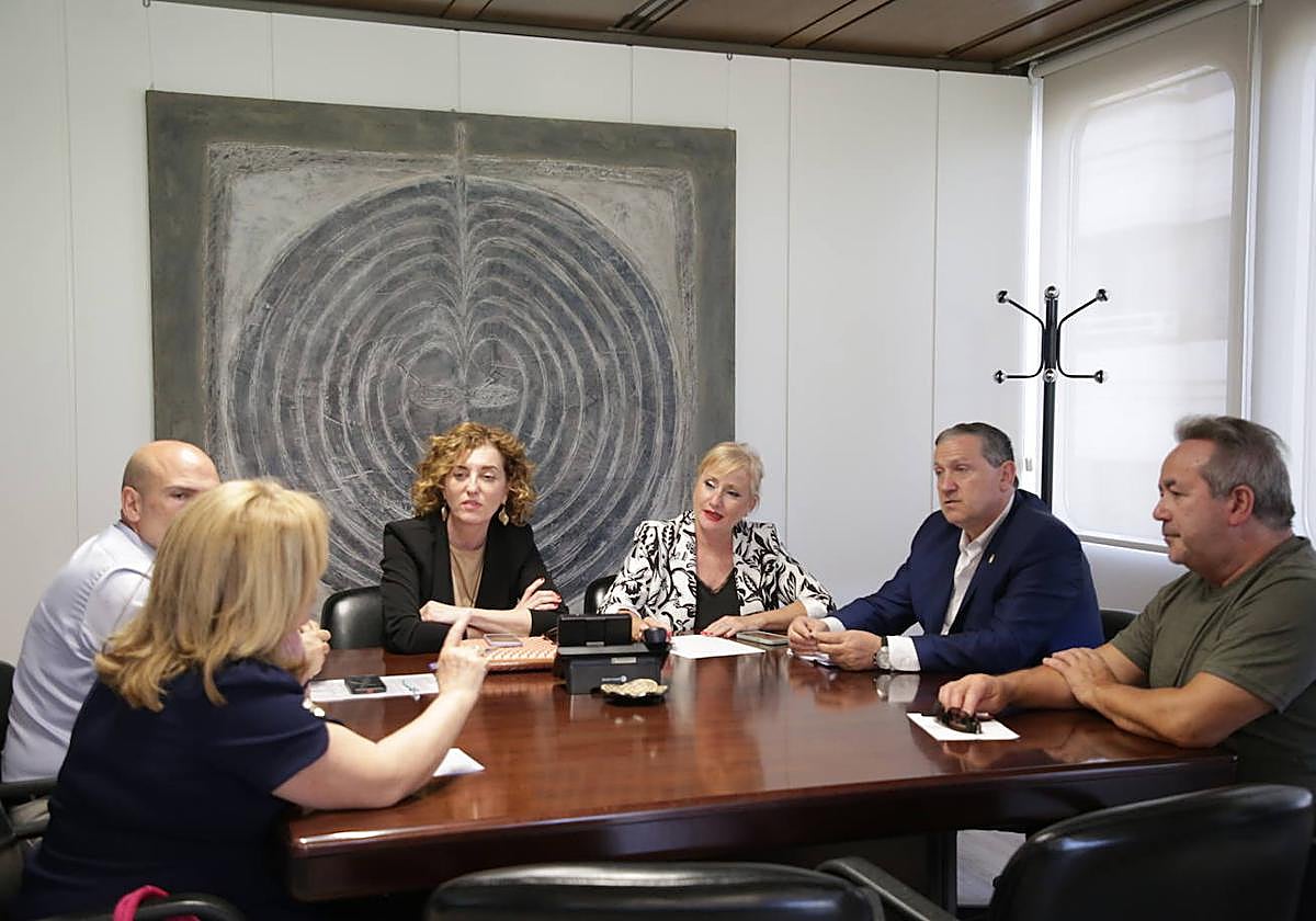 La directora general de Vivienda, Arquitectura, Ordenación del Territorio y Urbanismo, María Pardo, se reúne con las instituciones que intervienen en el nuevo Museo de Semana Santa de Zamora