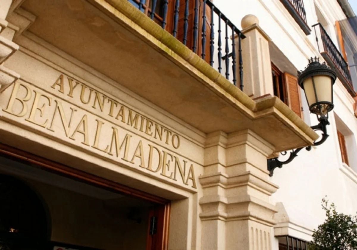 Fachada del Ayuntamiento de Benalmádena