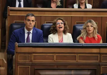 La sobreactuación de María Jesús Montero durante la intervención de Pedro Sánchez en el Congreso que se ha hecho viral