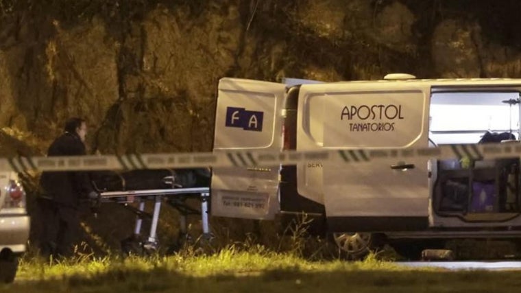Levantamiento del cadáver de la víctima, el pasado octubre