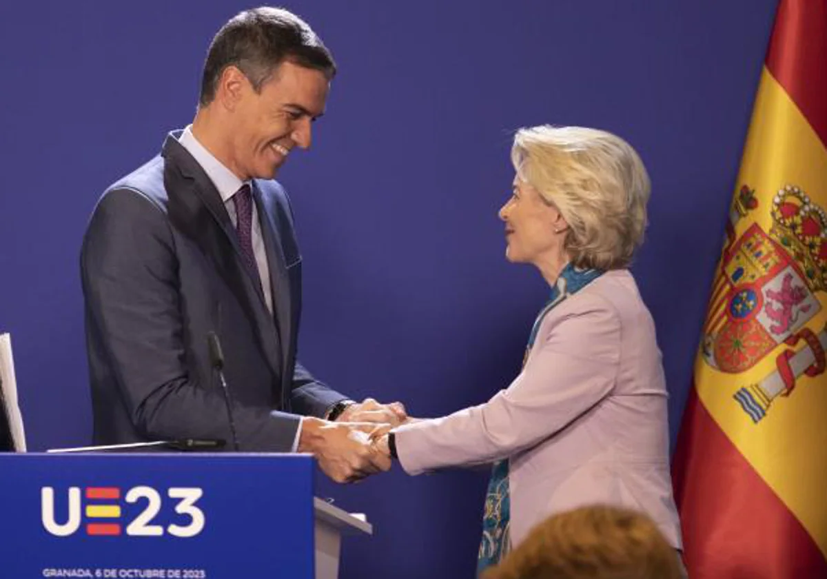 Ursula von der Leyen y Pedro Sánchez