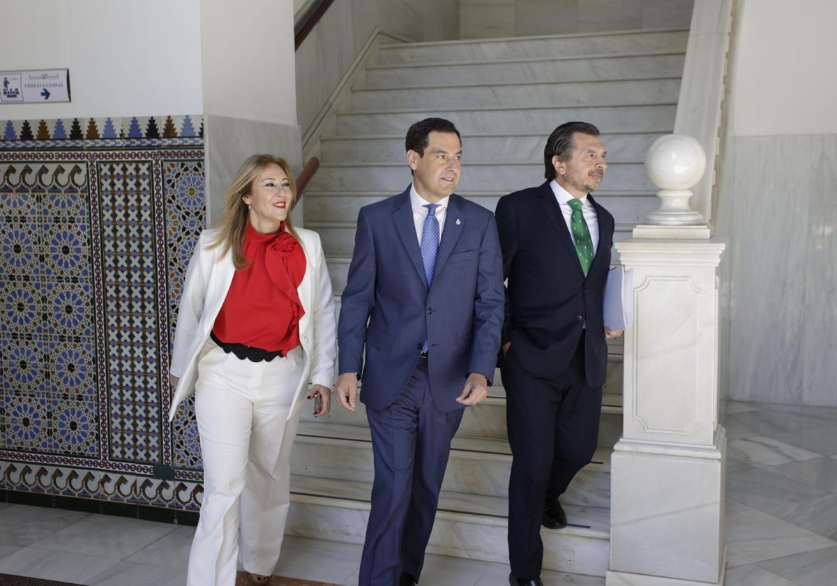 Carolina España, Juanma Moreno y Toni Martín