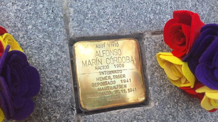 Placa conmemorativa colocada en la localidad de la Campiña