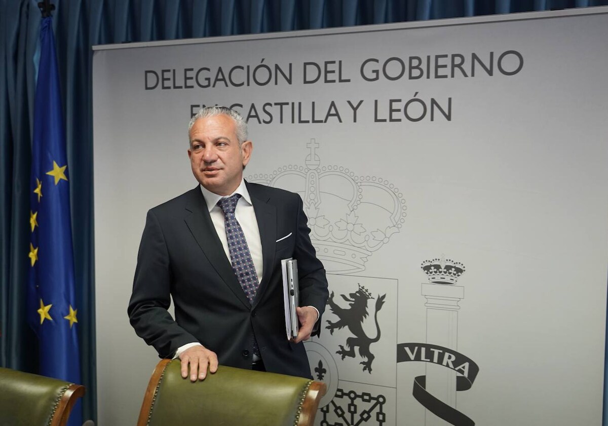 El delegado del Gobierno, Nicanor Sen, durante su intervención en una rueda de prensa en Valladolid