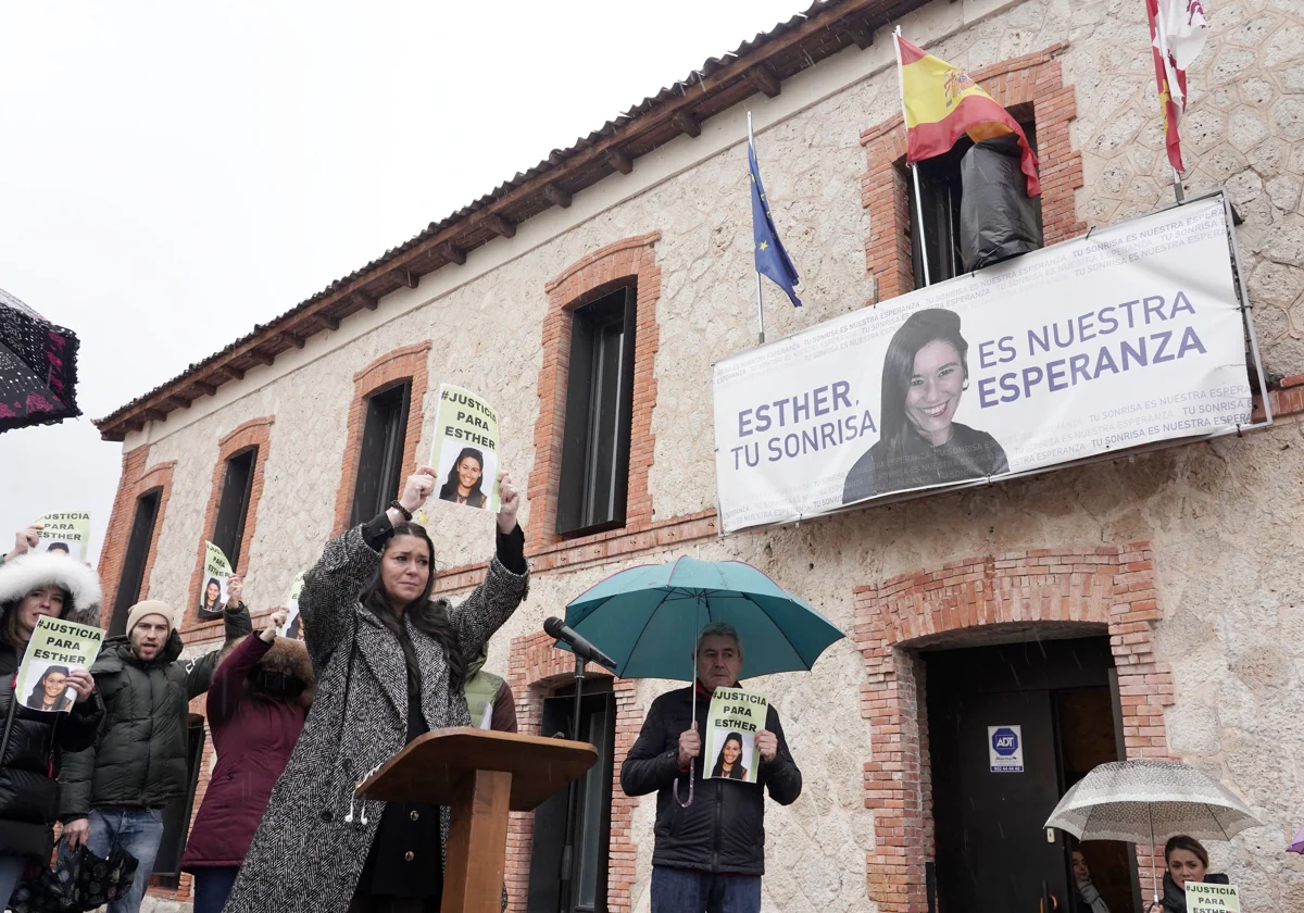 Concentración en Traspinedo en la que se pide justicia para Esther López