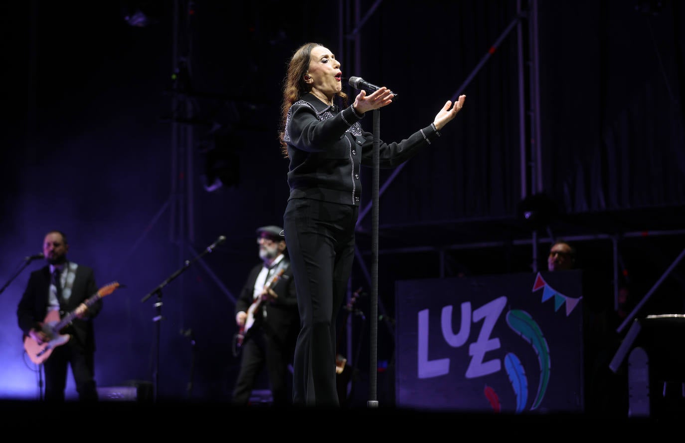 Las mejores imágenes del concierto de Luz Casal en Córdoba