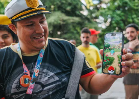 Imagen secundaria 1 - Una quincena de entrenadores capturan Pokémon entre la estación de Atocha y el Museo del Prado