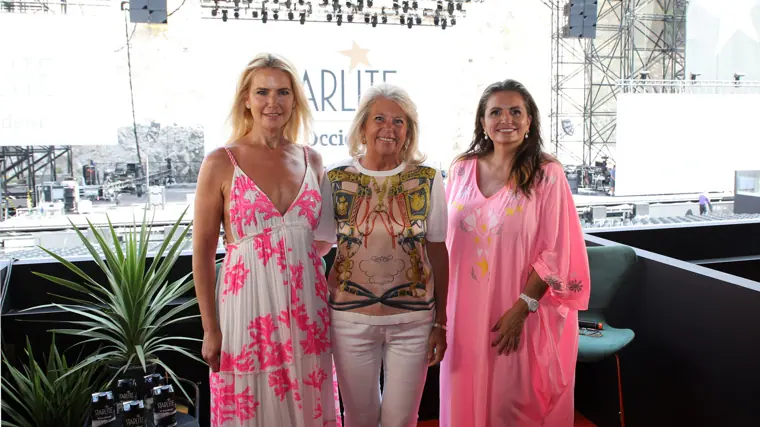 La modelo Valeria Mazza; la alcaldesa de Marbella, Ángeles Muñoz; y Sandra García-Sanjuán, durante la presentación de las novedades de esta edición