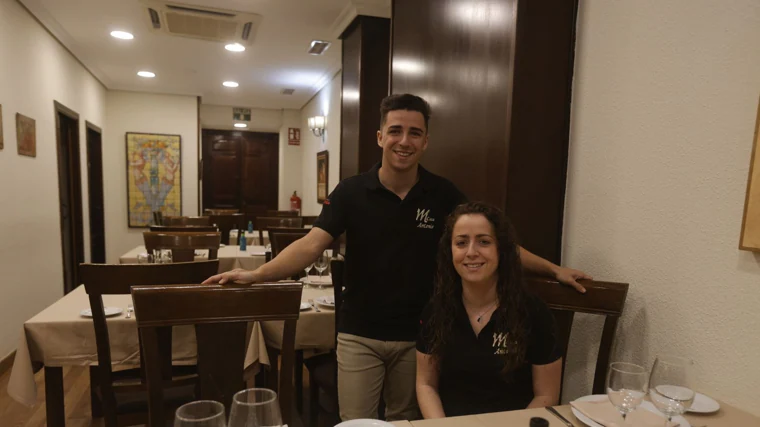 Antonio Díaz hijo y Sofía Díaz, en el restaurante Casa Antonio