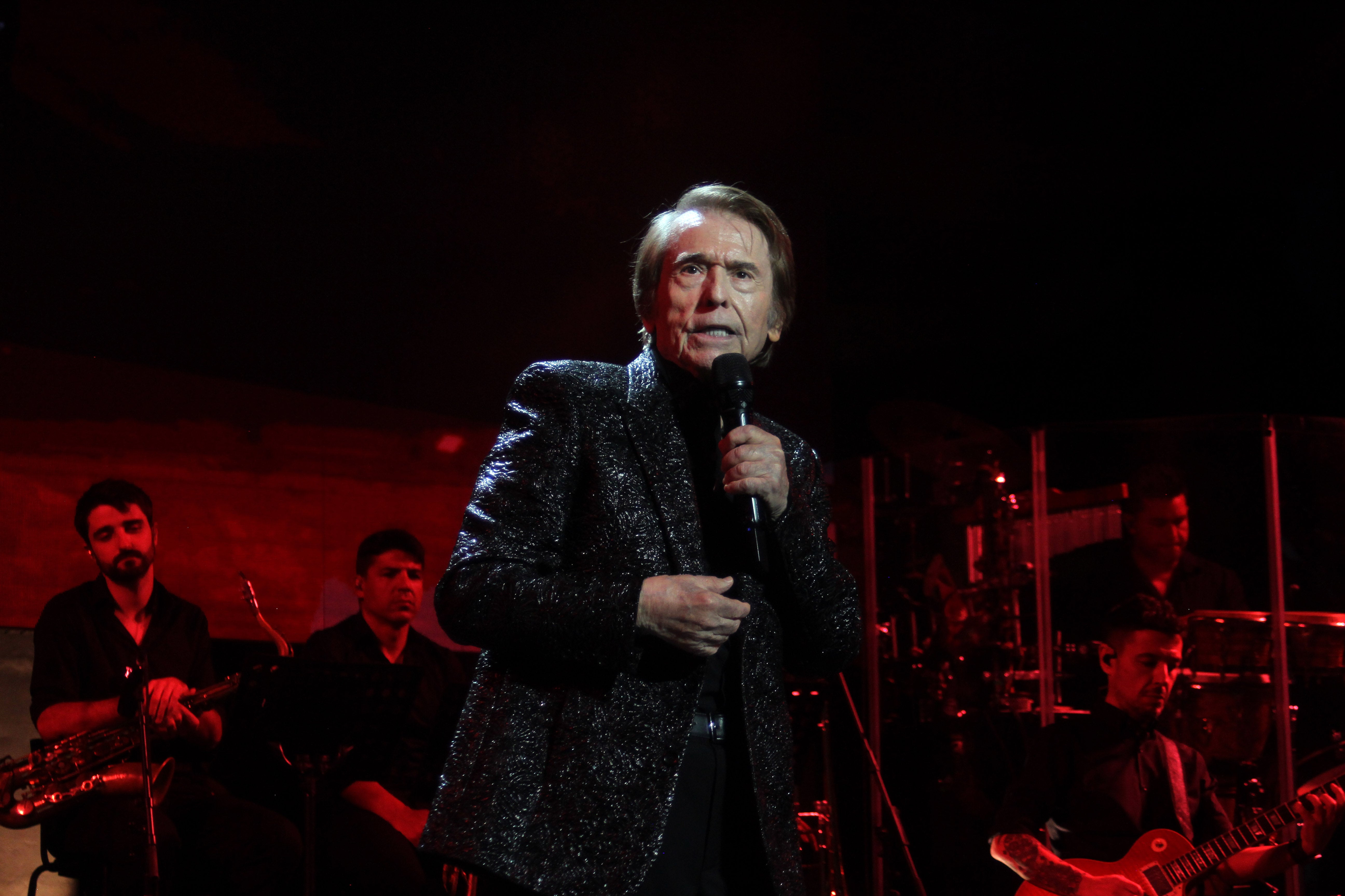 Fotos: el vibrante concierto de Raphael en Cabra